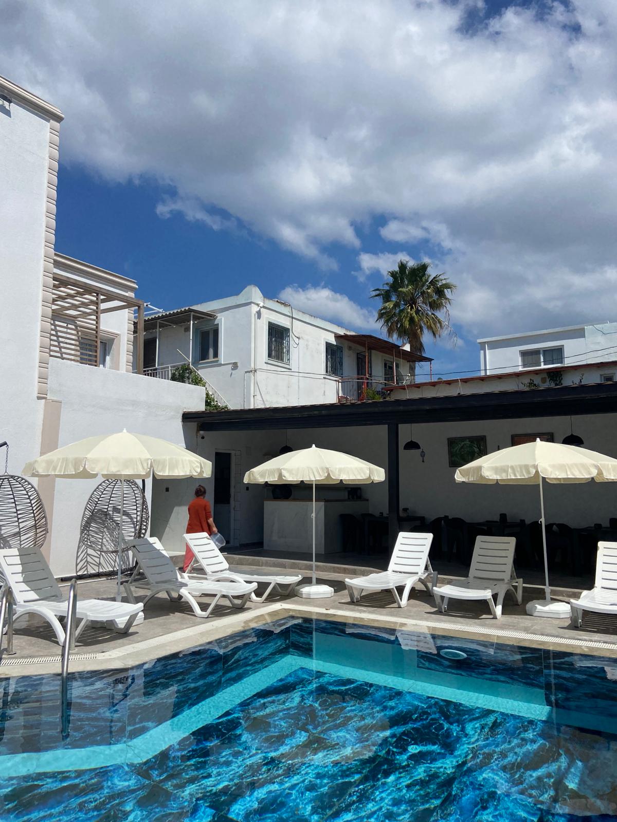 Ydora Pansiyon Bodrum infinity pool and services